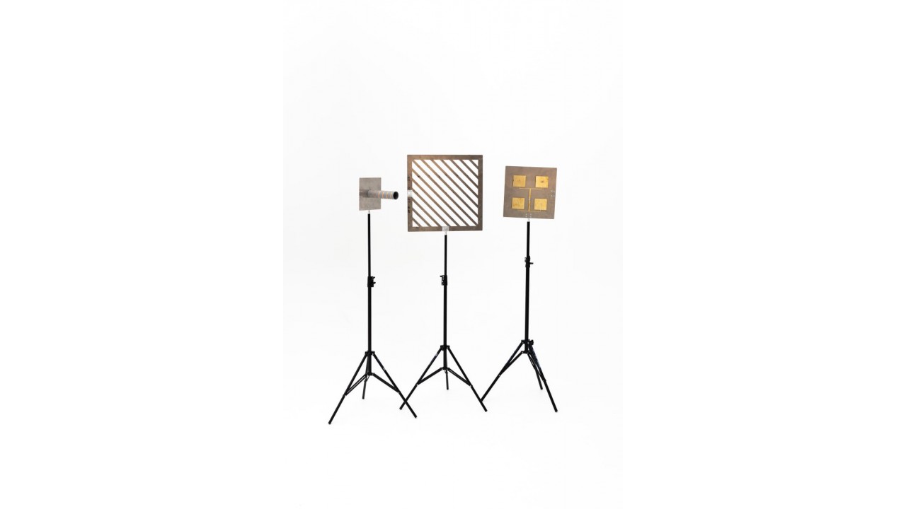 Measuring stand for testing sheet materials for radio transparency and radio permeability