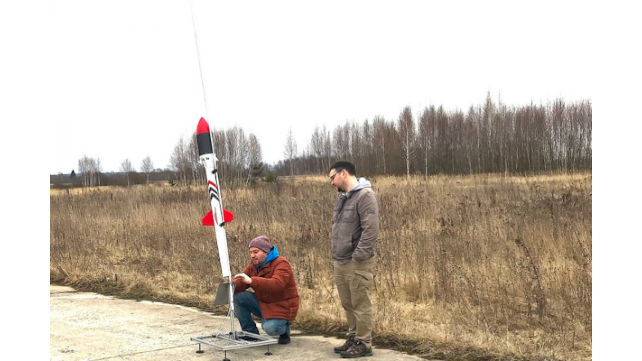 Solid fuel rocket Launch table with radio