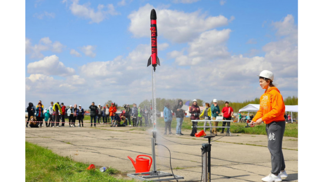 Water rocket Launch table with radio